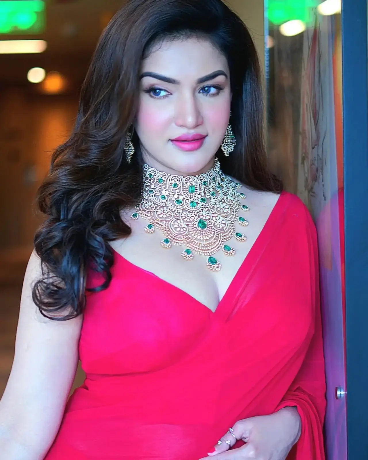 BEAUTIFUL INDIAN GIRL HONEY ROSE IMAGES IN SLEEVELESS RED SAREE 4
